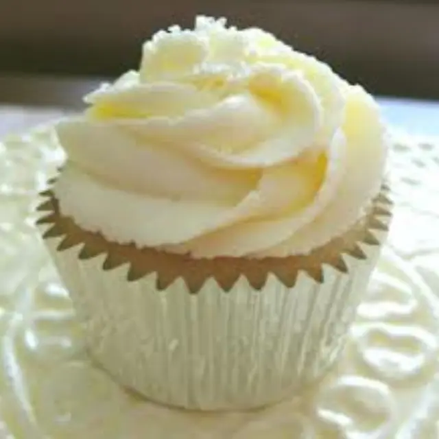 Vanilla Cupcakes with Buttercream Frosting