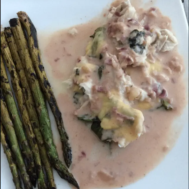 Fish Rosette Stuffed with Gouda Cheese and Spinach in Grape Sauce