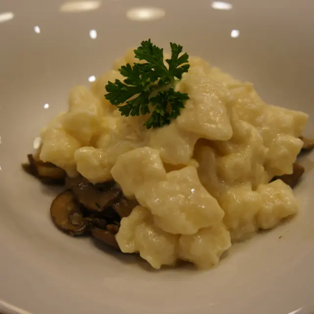Gnocchi on Mushrooms with Mascarpone Sauce with Radish