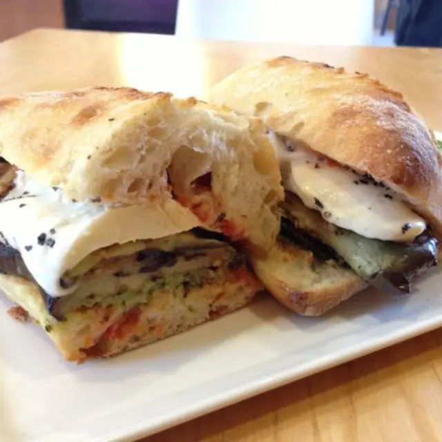 Panini de Berinjela com Queijo Mussarela