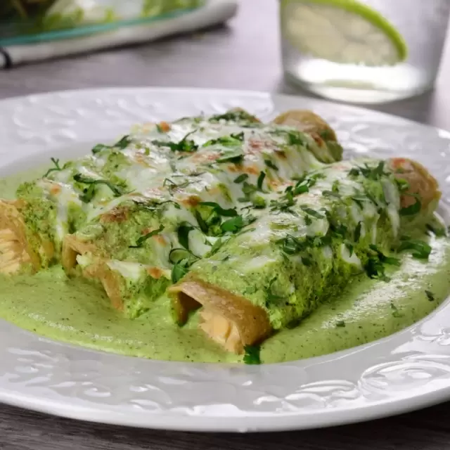 Enchiladas de Pollo con Chile Poblano