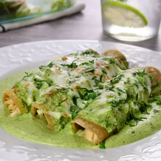 Enchiladas de Pollo con Chile Poblano