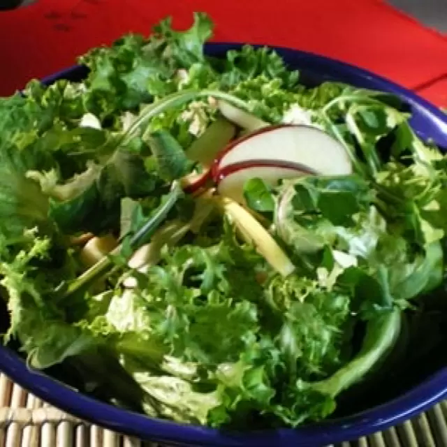 Ensalada de manzana con vinagreta de jamaica