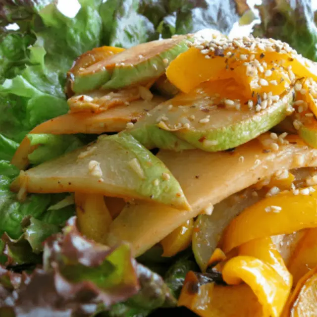 Salada morna de chuchu