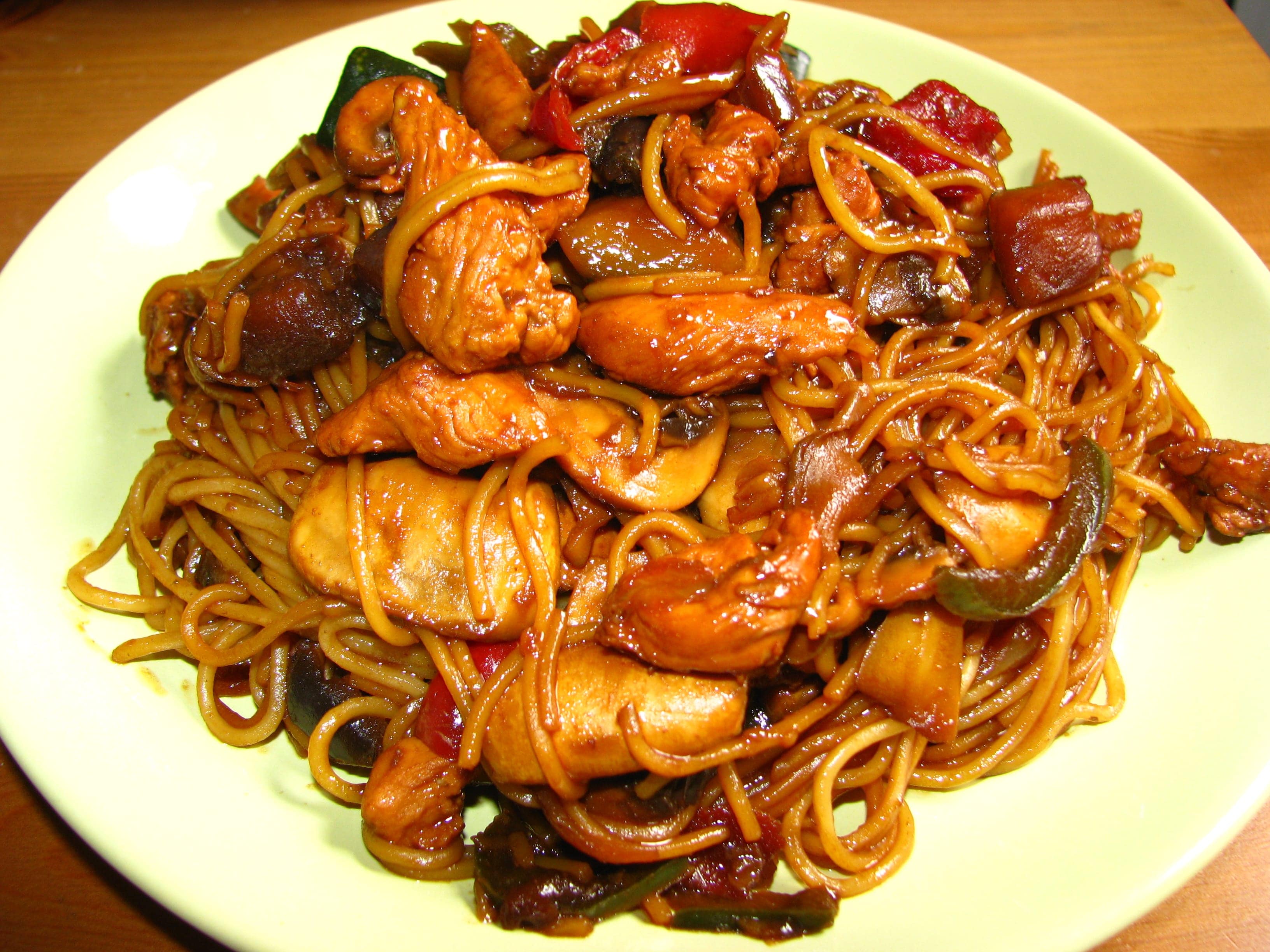 Fideos chinos con pollo y verduras 