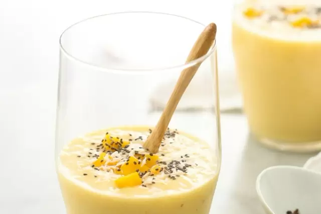 Mango Smoothie with Chía