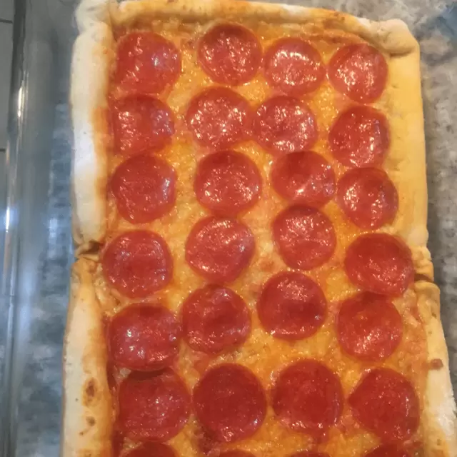 Homemade Pepperoni Pizza {From Scratch! +VIDEO}