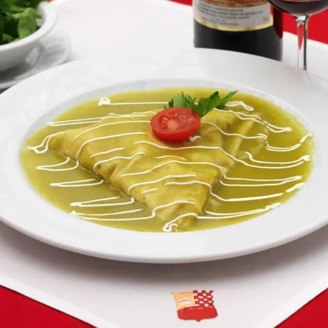 Chicken Crepe with Green Sauce