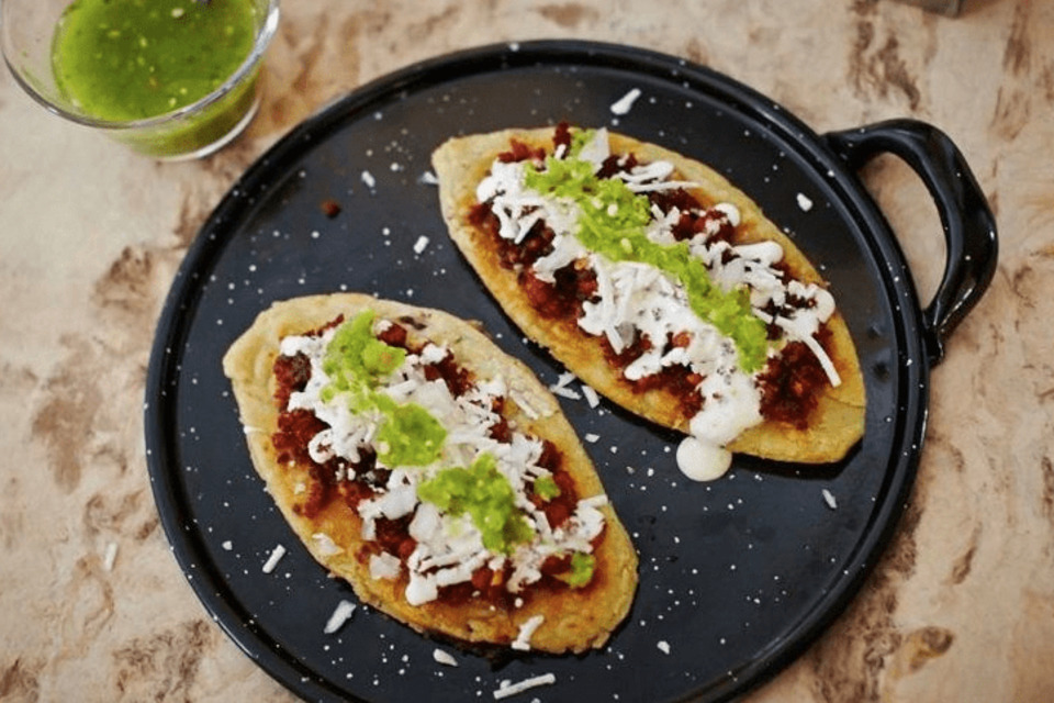 Tlacoyos con Chorizo