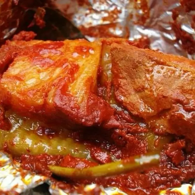 Chamorro de Res en Achiote