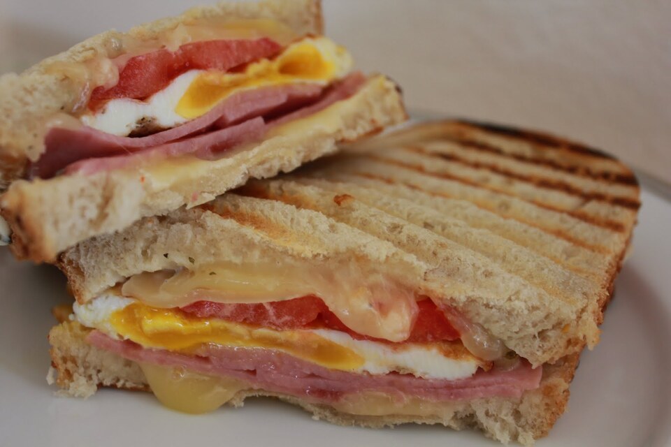 Panini de Jamón, Queso y Huevo