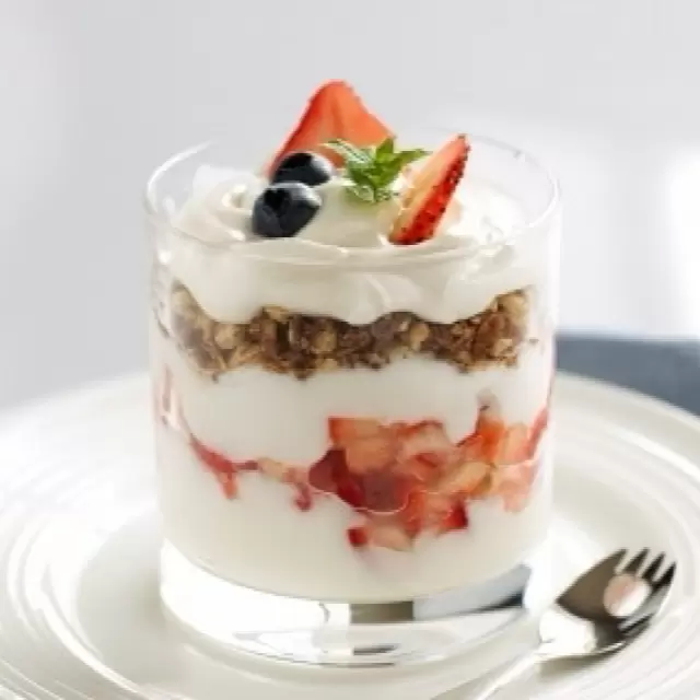 sucesor diseño guapo Copas de Yogurt con Granola y Frutas