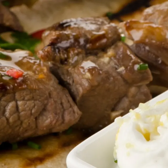 Greek Lamb Kebabs with Yoghurt Sauce