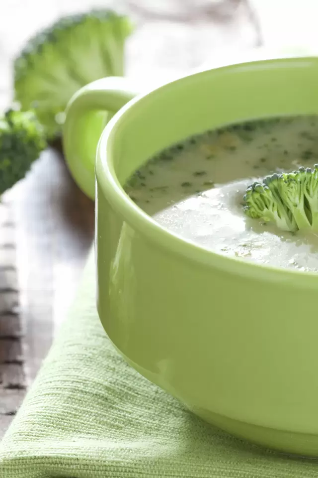 Sopa de Brocoli con Almendra