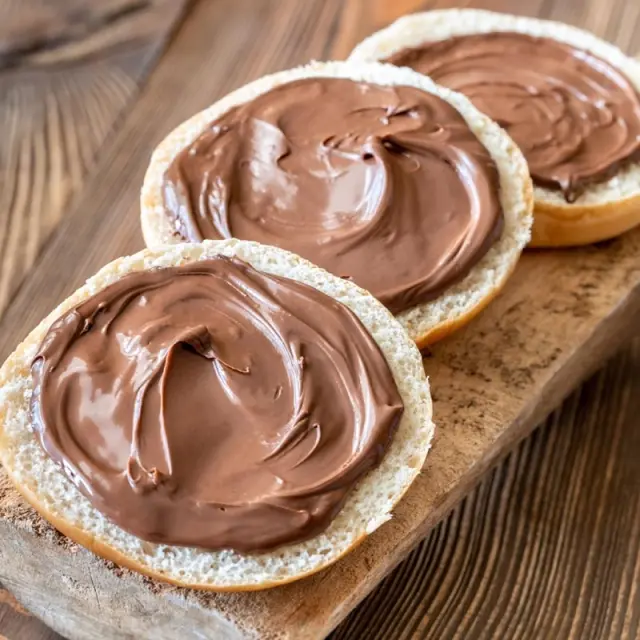 Bagel with Nutella and Strawberry