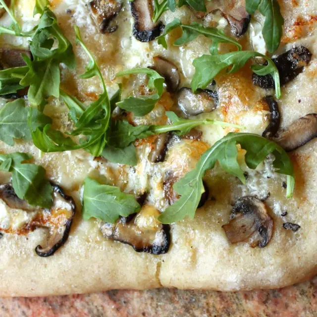 Pizza with Mushrooms and Arugula