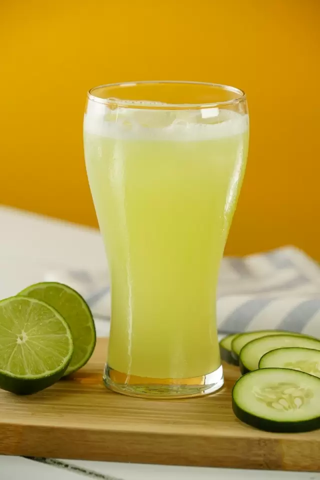 Agua de Pepino con Limón