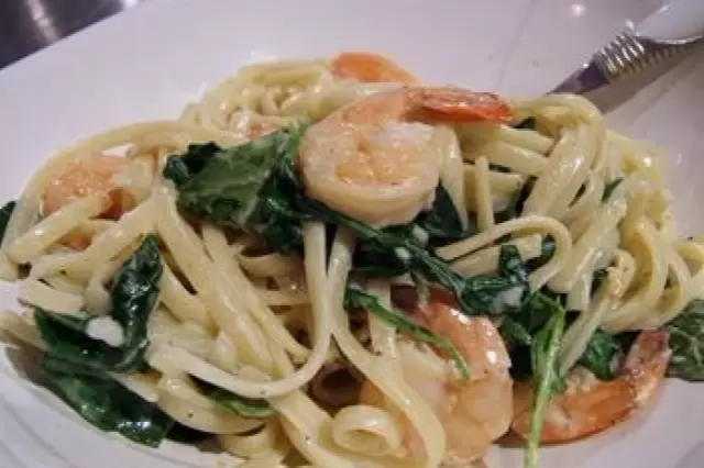 Pasta con Camarones y Espinaca