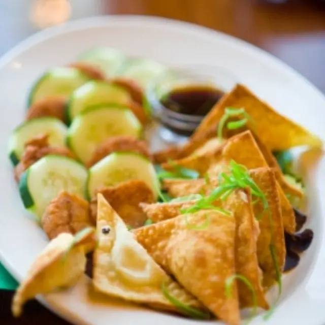 Wontons Recheados com Queijo Brie e Geleia