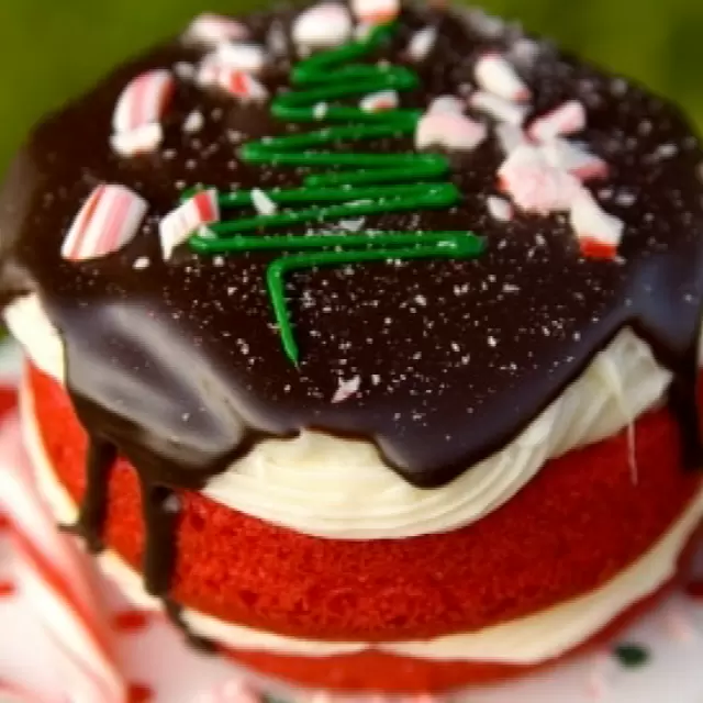 Red Velvet Christmas Cake
