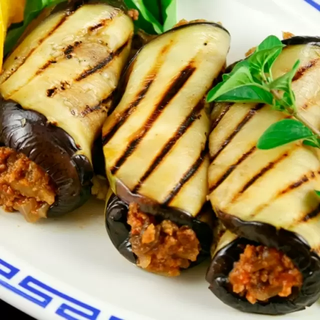 Rollos de Berenjena con Carne Molida