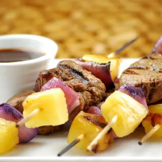 Espetinhos de Carne e Abacaxi
