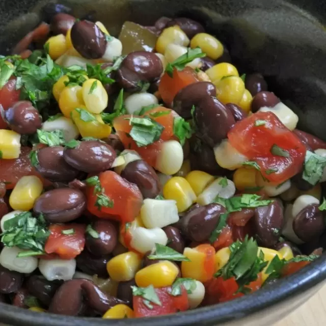 Ensalada de Frijoles y Elotes