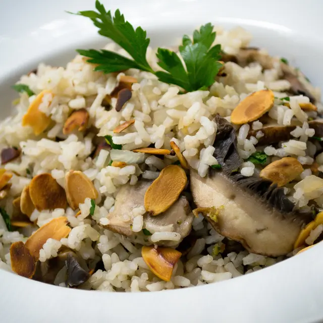 Rice with Almonds and Portobello