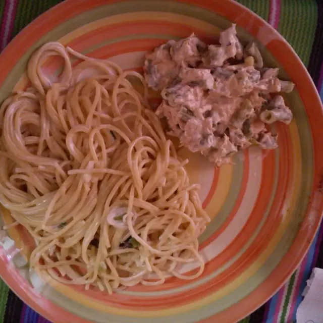 Spaghetti in Cream Sauce with Walnuts