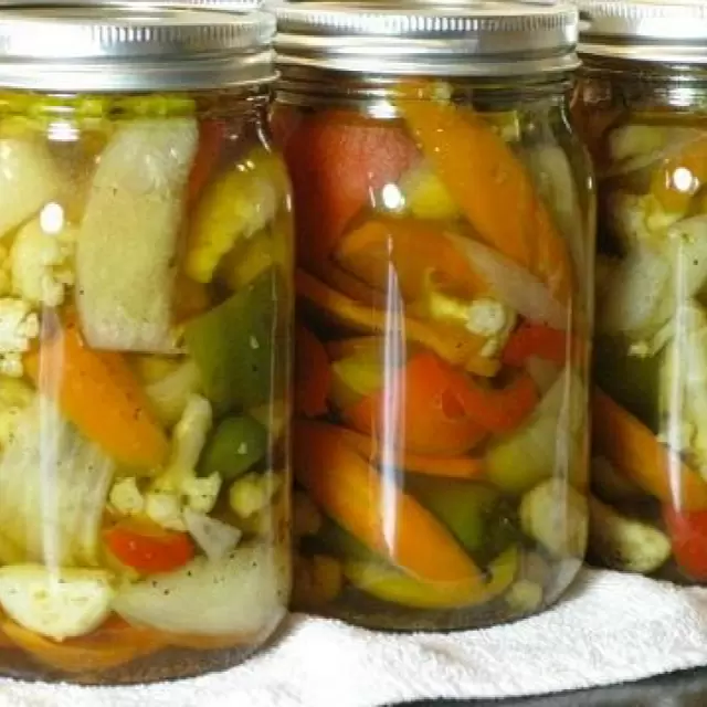 Escabeche de Chiles y Verduras Lupis