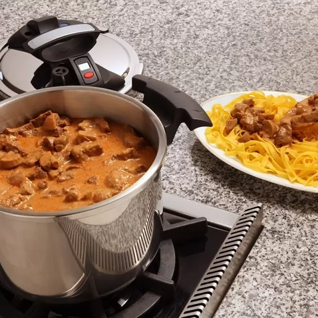 Filete Stroganoff de Ternera con Fettuccine