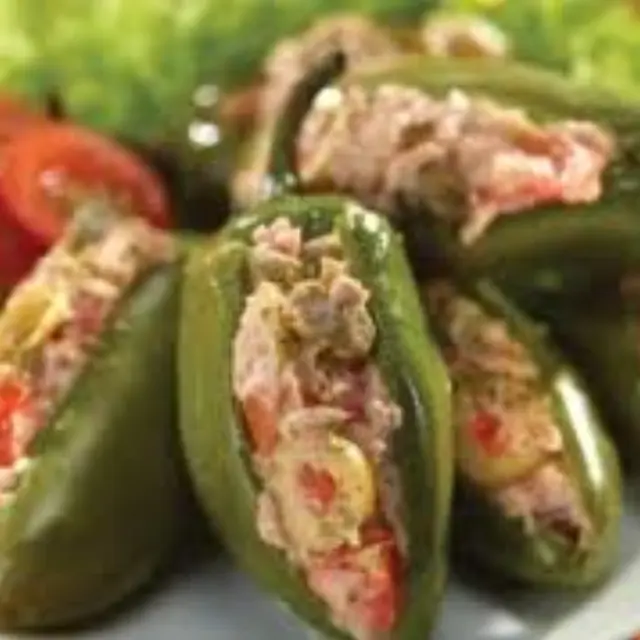 Pimentões Poblanos Recheados com Atum