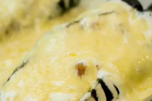 Chiles Rellenos De Atun Con Crema