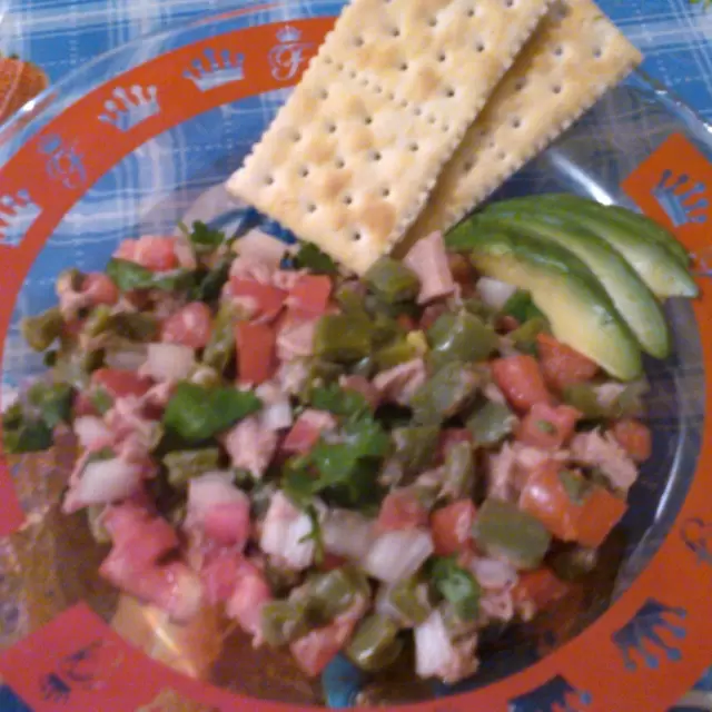 Ensalada de Nopal con Atún