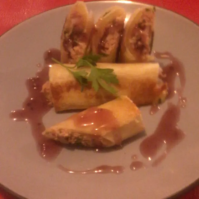 Tuna Rolls with Blackberry and White Wine Sauce
