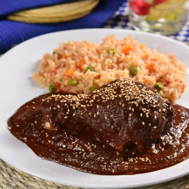 Mole Poblano con Arroz a la Mexicana