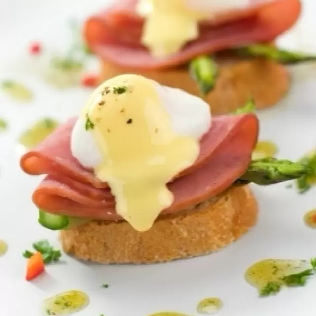 Eggs Benedict