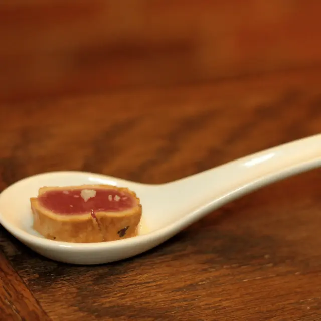 Tataki de Atum com Creme de Coco