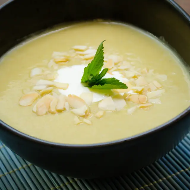 Cold Pea Soup with Yogurt
