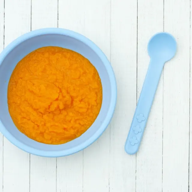 Vegetable puree with tomato and cheese