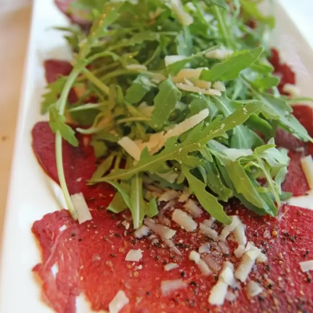 Carpaccio de Res con Parmesano