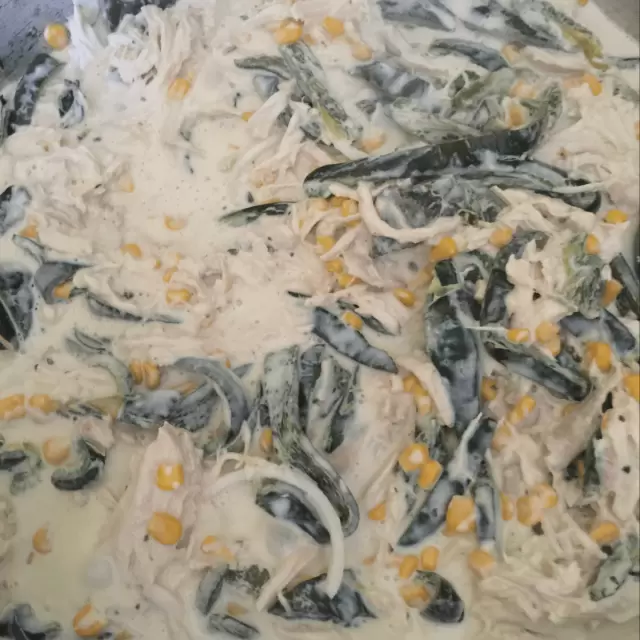 Rajas de Chile Poblano con Crema y Elote