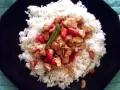 Frango com amêndoas e pimentão vermelho