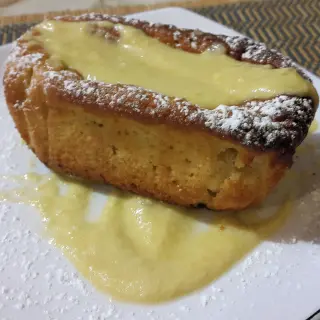 Bolo de Milho com Molho Inglês