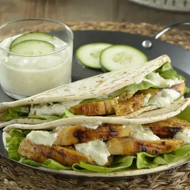 Pan árabe con Pollo Pita y Yoghurt