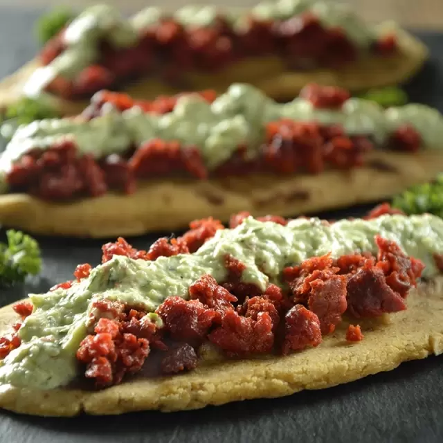 Tlacoyos de Chorizo de Pavo con Yoghurt