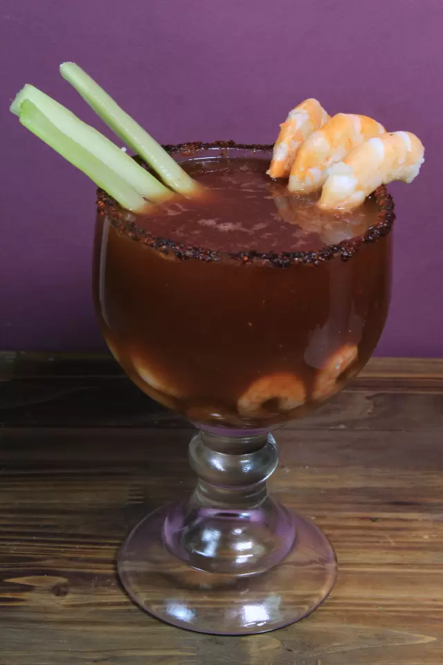 Michelada con Camarones