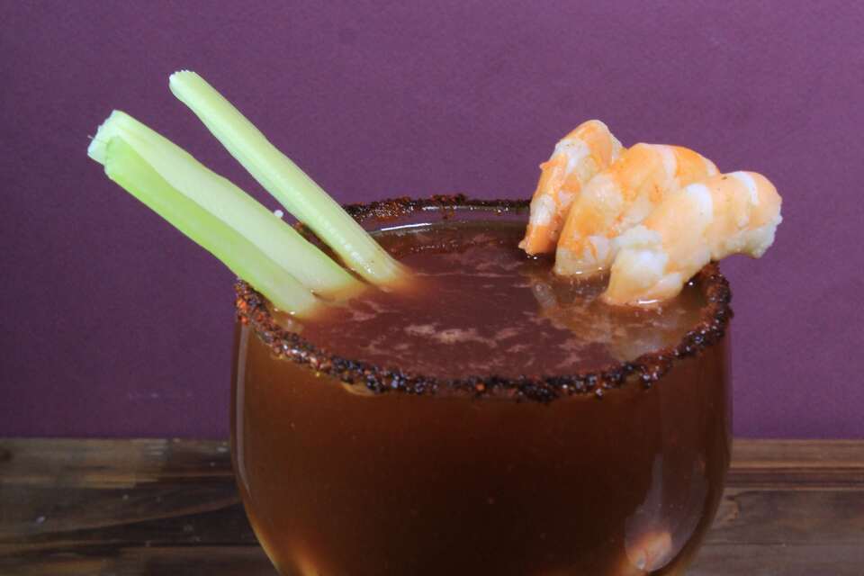 Michelada con Camarones