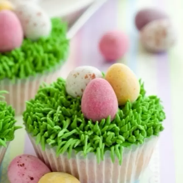 Cupcakes con Pasto y Huevitos de Pascua