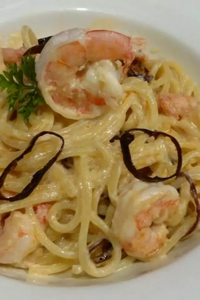 Pasta con Camarones al Ajillo Cremoso